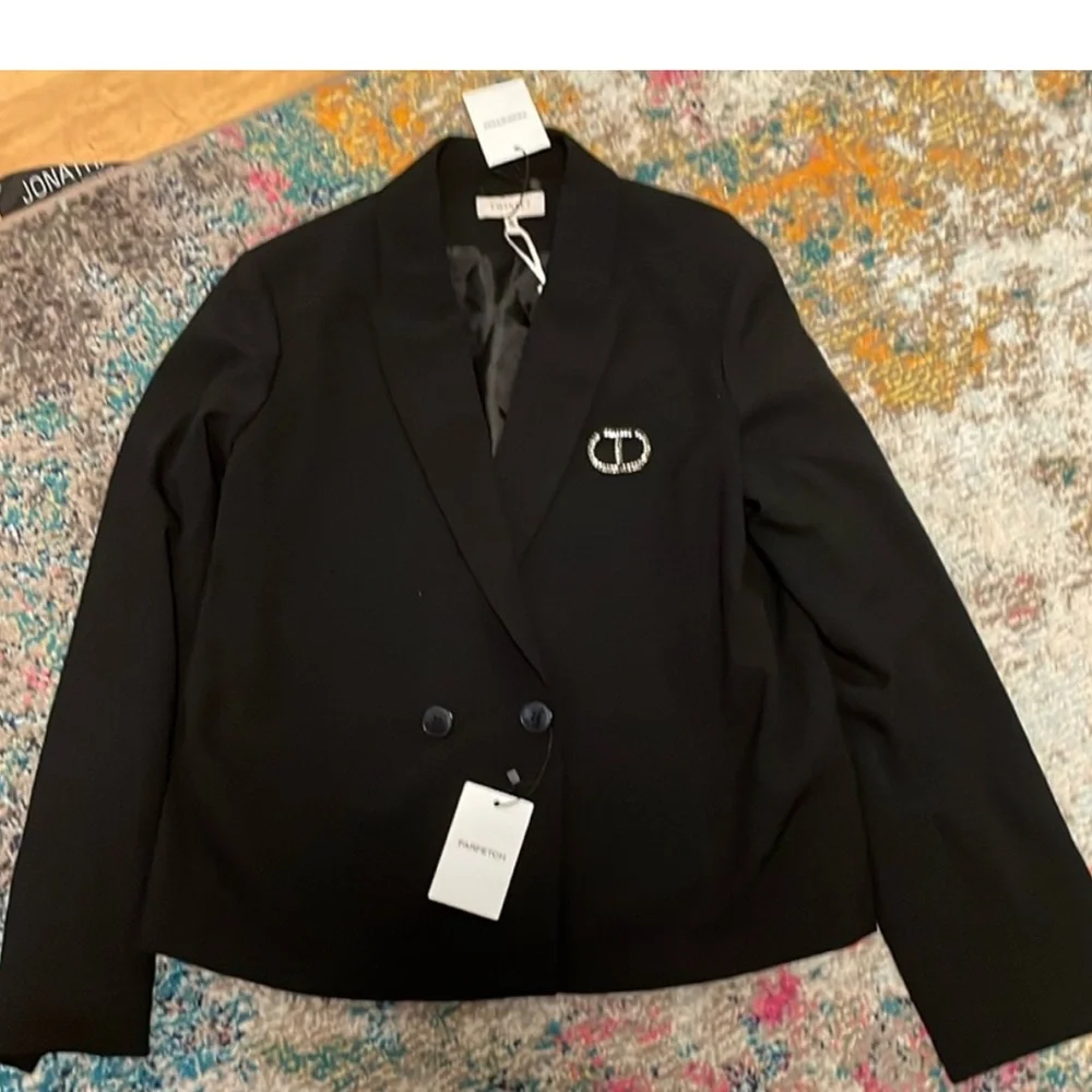 Twinset Black Emblem Blazer, size Small/16y NWT - Picture 3 of 6